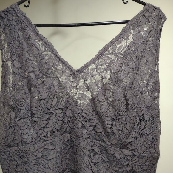 B2 JASMINE DARK PLUM PURPLE LACE OVER LINING SLEEVELESS FORMAL DRESS SIZE 22 - Picture 4 of 11